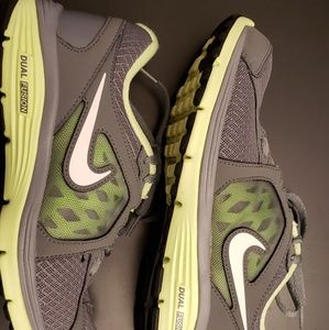 Size 6 Women's Nike Shoes